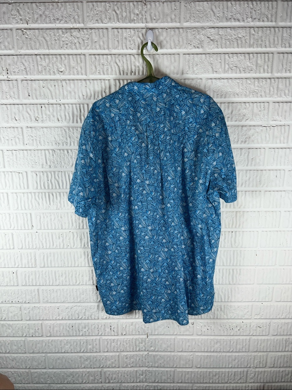 Patagonia Organic Cotton Blue Leaf-Print Short Sleeve Go To Shirt NWT - Picture 2 of 3
